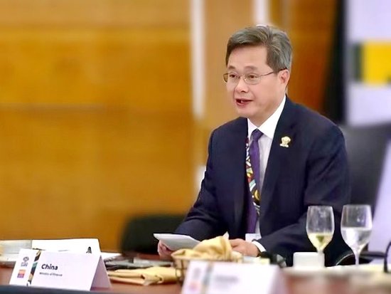 兴盛网  蓝佛安：关税战、贸易战进一步影响经济金融稳定