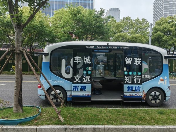 天弘优配 行驶在无锡道路上的无人小巴背后，与长三角和大湾区的联动有何关系？